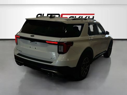 Used 2025 Ford Explorer Platinum w/ Ultimate Package AWD/4WD image 7