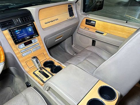 Used 2008 Lincoln Navigator L 2WD image 29