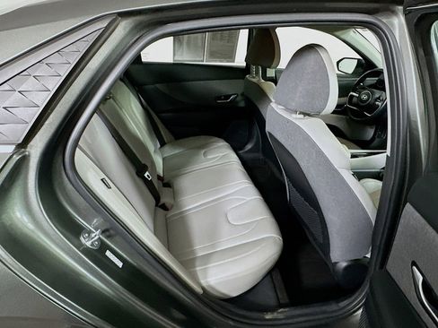 Used 2024 Hyundai Elantra Limited FWD image 11