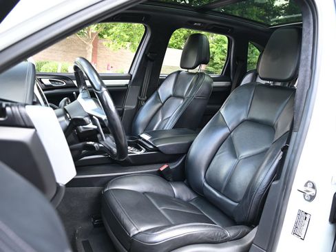 Used 2016 Porsche Cayenne GTS AWD/4WD image 11