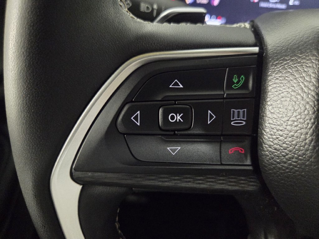 Used 2023 Jeep Grand Cherokee Altitude AWD/4WD image 37