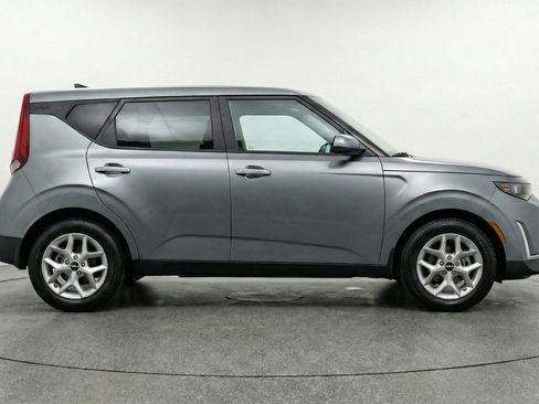 Used 2025 Kia Soul LX w/ LX Technology Package FWD image 11