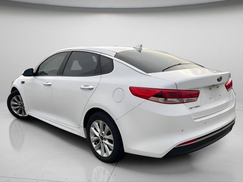 Used 2018 Kia Optima LX w/ 17" Alloy Wheels Package image 12