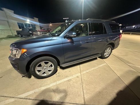 Used 2018 Ford Expedition XLT w/ Equipment Group 202A image 2