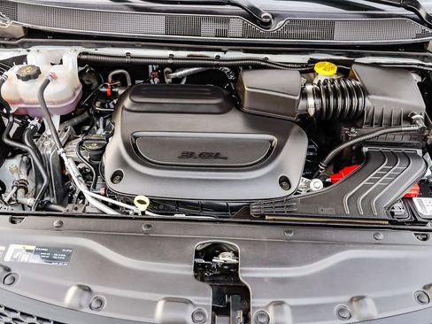 Used 2024 Chrysler Voyager LX image 31