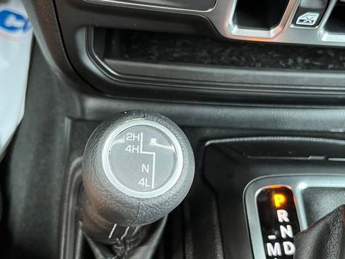 Used 2025 Jeep Gladiator Sport AWD/4WD image 38