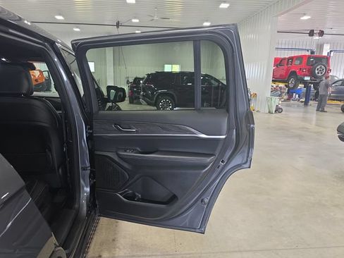 Used 2025 Jeep Grand Cherokee L Limited w/ Trailer Tow Package AWD/4WD image 31