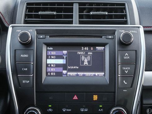 Used 2016 Toyota Camry SE FWD image 14