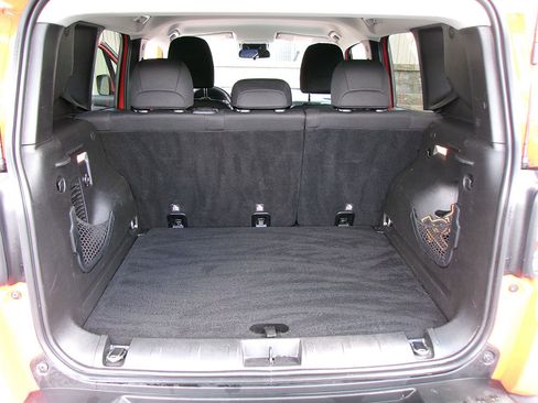 Used 2017 Jeep Renegade Latitude w/ Cold Weather Group image 11