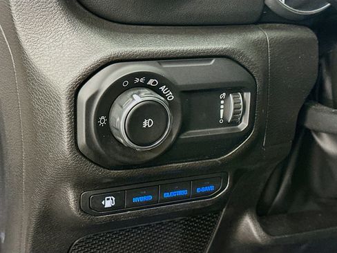 Used 2023 Jeep Wrangler Sahara w/ Cold Weather Group image 17