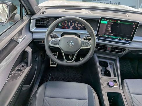 New 2026 Volkswagen Tiguan SE R-Line FWD image 17