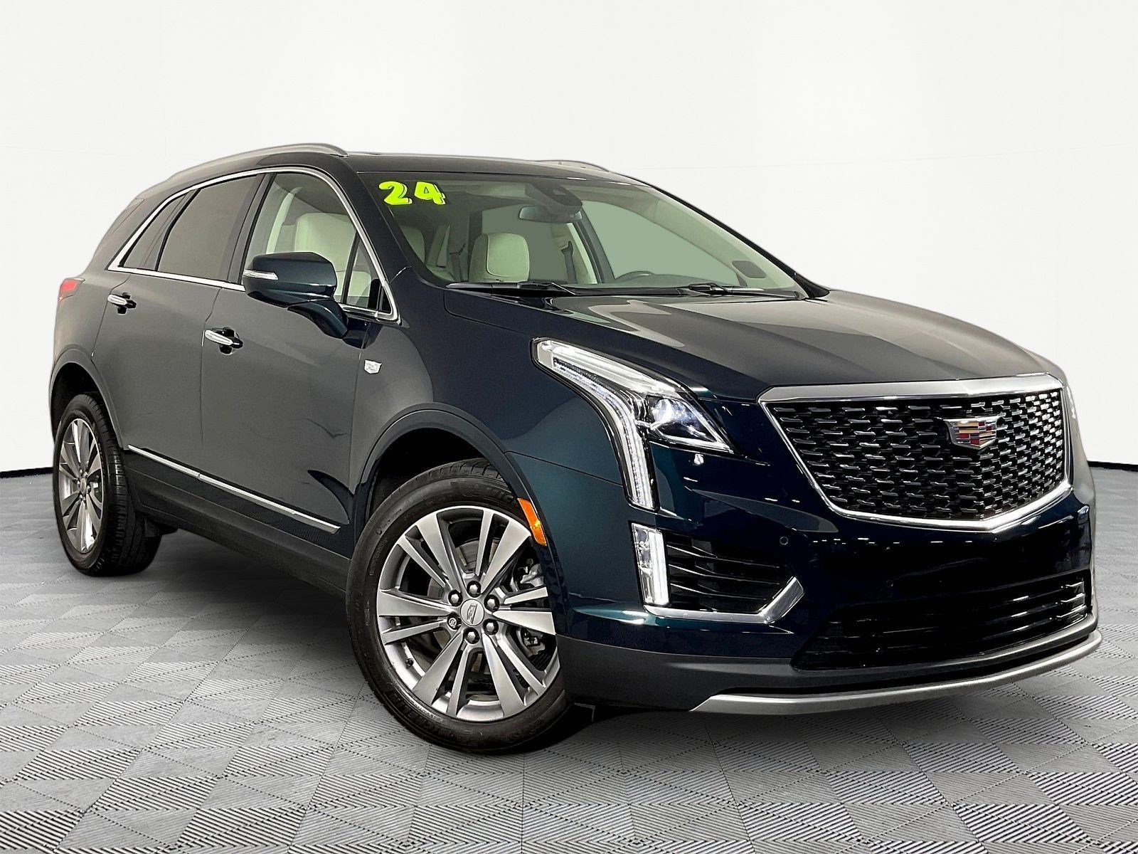 Used 2024 Cadillac XT5 Premium Luxury w/ LPO, Floor Liner Package AWD/4WD image 3