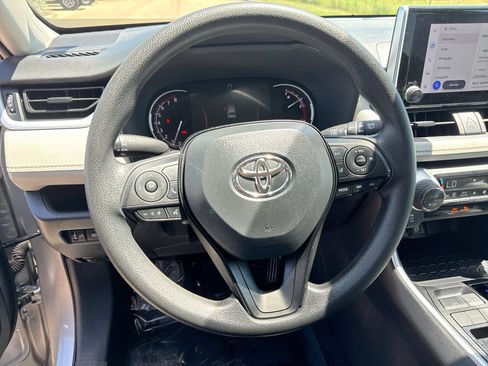 Used 2025 Toyota RAV4 XLE FWD image 14