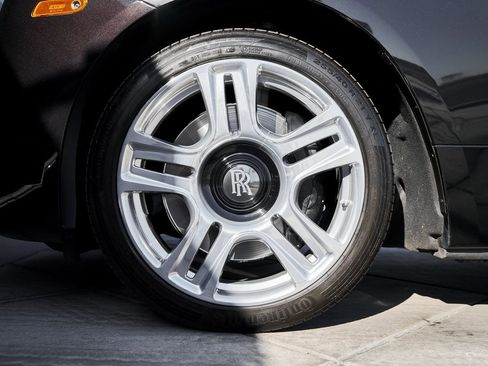 Used 2016 Rolls-Royce Dawn image 3