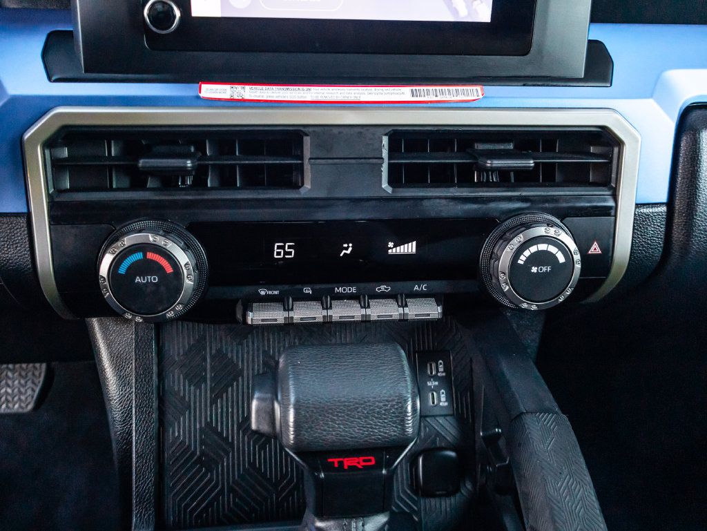 Used 2025 Toyota Tacoma TRD Off-Road AWD/4WD image 33