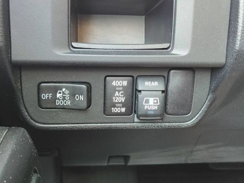 Used 2017 Toyota Tacoma TRD Off-Road w/ Tow Package (A/T) AWD/4WD image 24