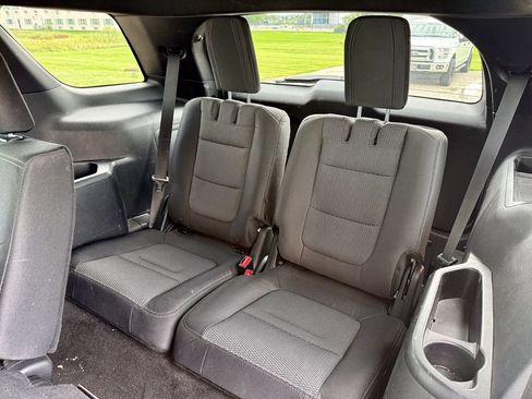 Used 2018 Ford Explorer XLT AWD/4WD image 13