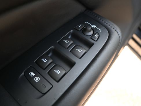 Used 2025 Volvo XC60 B5 Plus w/ Climate Package image 29