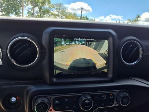 Certified 2022 Jeep Wrangler Unlimited Sahara w/ Cold Weather Group AWD/4WD image 22