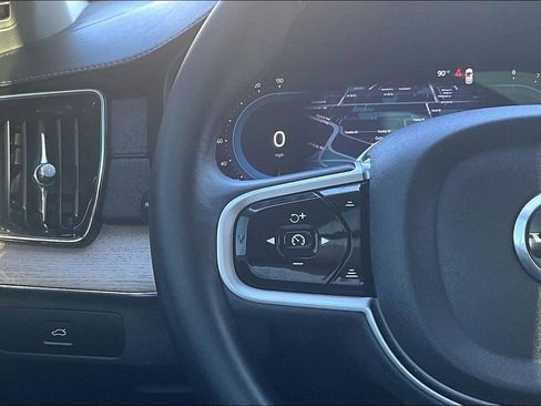 Used 2025 Volvo XC90 B6 Plus image 26