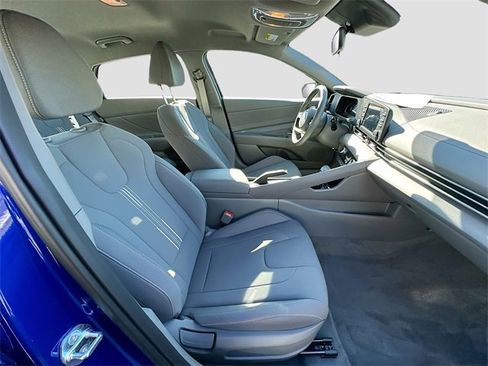 Used 2025 Hyundai Elantra Sport image 25