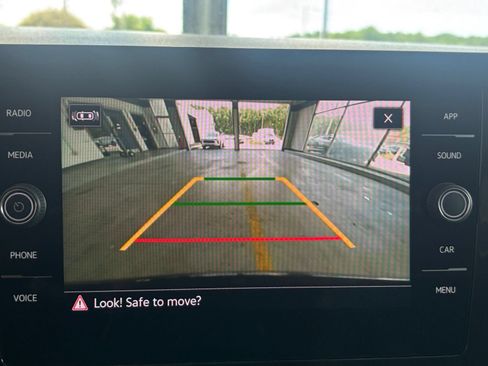 Used 2025 Volkswagen Taos SE FWD image 25