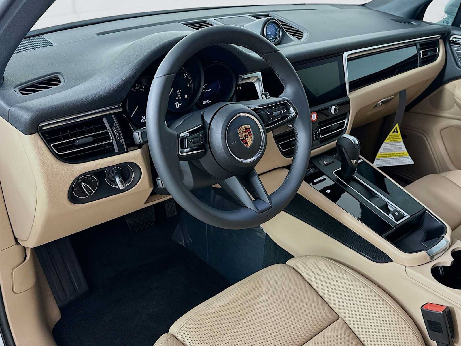 Used 2026 Porsche Macan AWD/4WD image 4