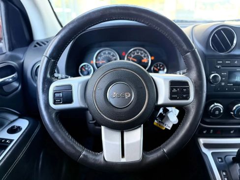 Used 2017 Jeep Compass Latitude image 22