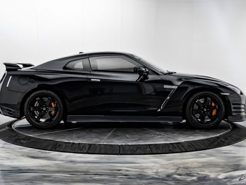 Used 2013 Nissan GT-R Premium image 18
