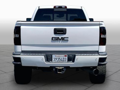Used 2018 GMC Sierra 2500 Denali w/ Duramax Plus Package AWD/4WD image 4
