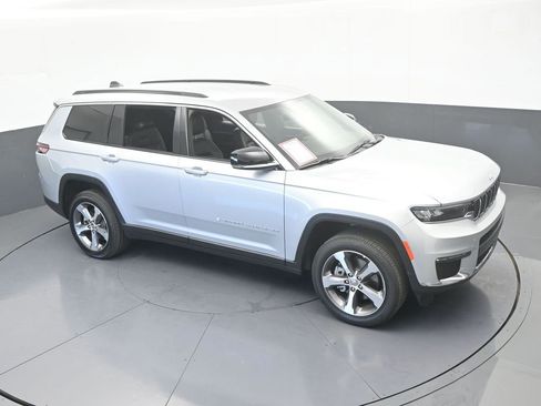 Used 2025 Jeep Grand Cherokee L Limited RWD image 55