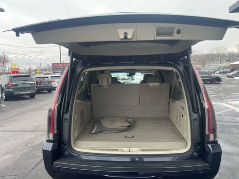 Used 2019 Cadillac Escalade ESV Luxury image 5