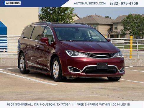 Used 2018 Chrysler Pacifica Touring-L FWD image 1