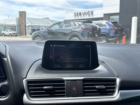 Used 2017 MAZDA MAZDA3 Touring FWD image 18