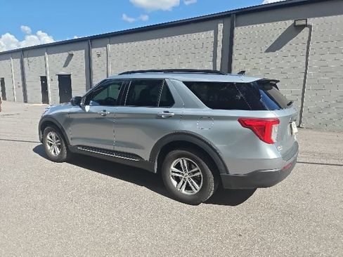 Used 2023 Ford Explorer XLT RWD image 4