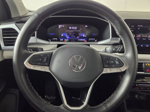 Used 2025 Volkswagen Taos SE AWD/4WD image 16