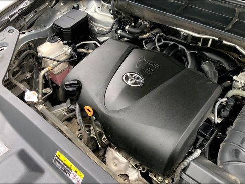 Used 2021 Toyota Highlander XLE FWD image 37