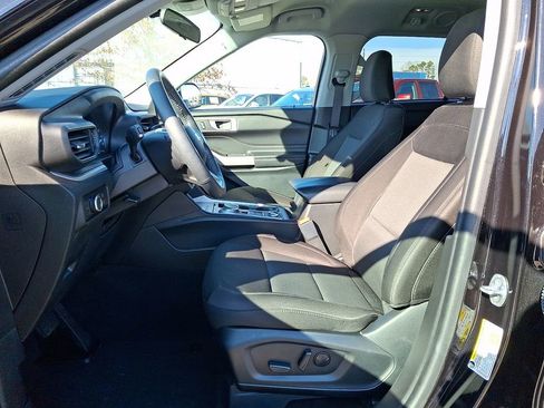Used 2023 Ford Explorer XLT image 14