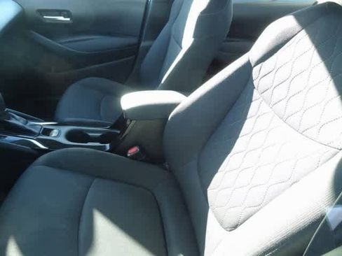 Used 2021 Toyota Corolla LE image 7