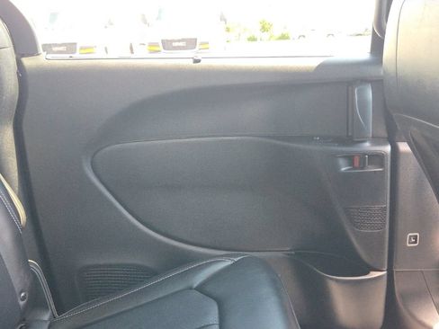 Used 2025 Chrysler Pacifica Select FWD image 19