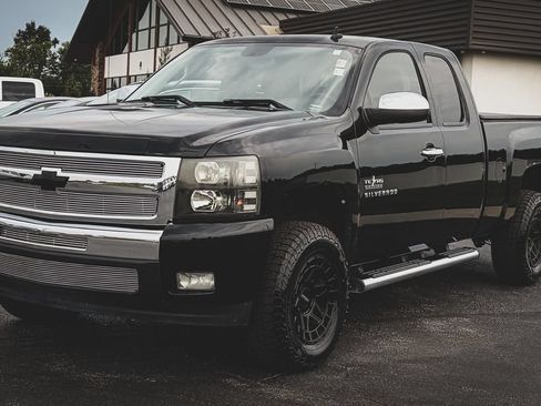 Used 2011 Chevrolet Silverado 1500 LT w/ Texas Edition RWD image 13