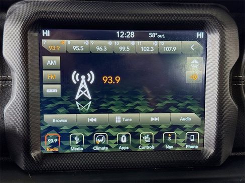 Used 2019 Jeep Wrangler Unlimited Sahara image 15