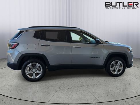 Used 2024 Jeep Compass Latitude AWD/4WD image 7