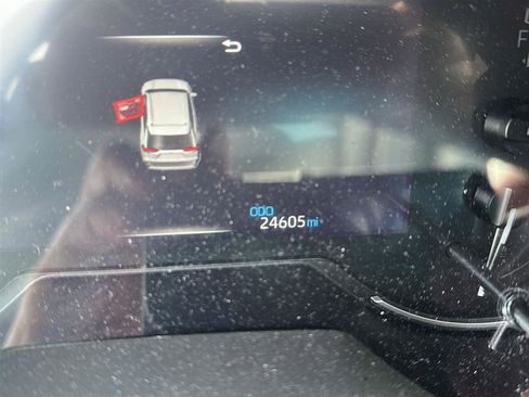 Used 2024 Toyota RAV4 LE AWD/4WD image 7