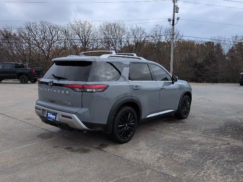 Used 2022 Nissan Pathfinder Platinum w/ Cargo Package image 4
