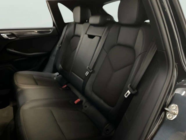 Used 2023 Porsche Macan AWD/4WD image 34