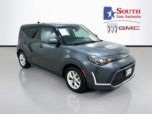 Used 2023 Kia Soul LX w/ LX Technology Package FWD image 1