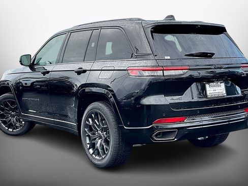 New 2025 Jeep Grand Cherokee Summit image 3