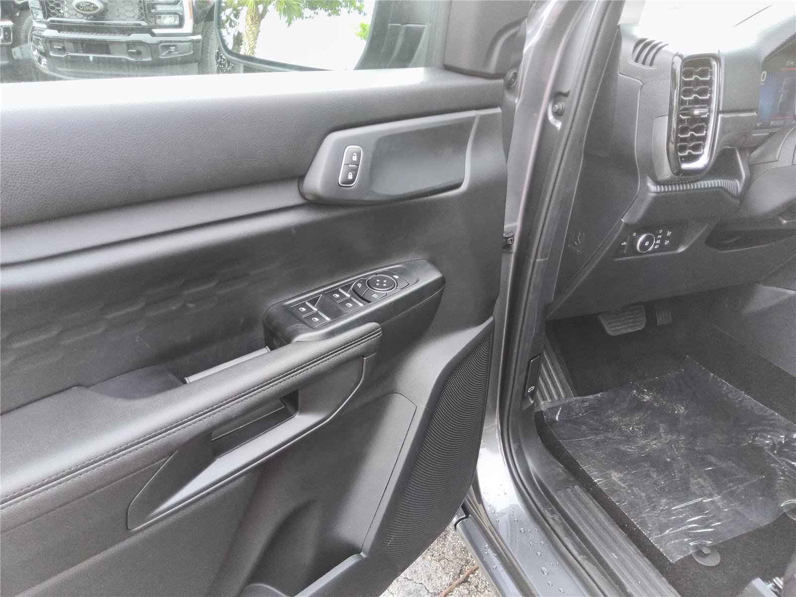 New 2026 Ford Ranger XLT w/ Black Appearance Package AWD/4WD image 12