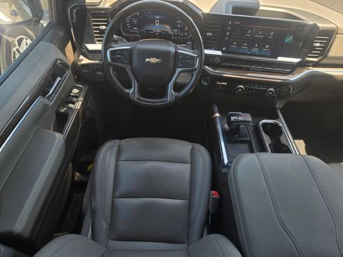 Used 2023 Chevrolet Silverado 1500 LT w/ Z71 Off-Road Package AWD/4WD image 11